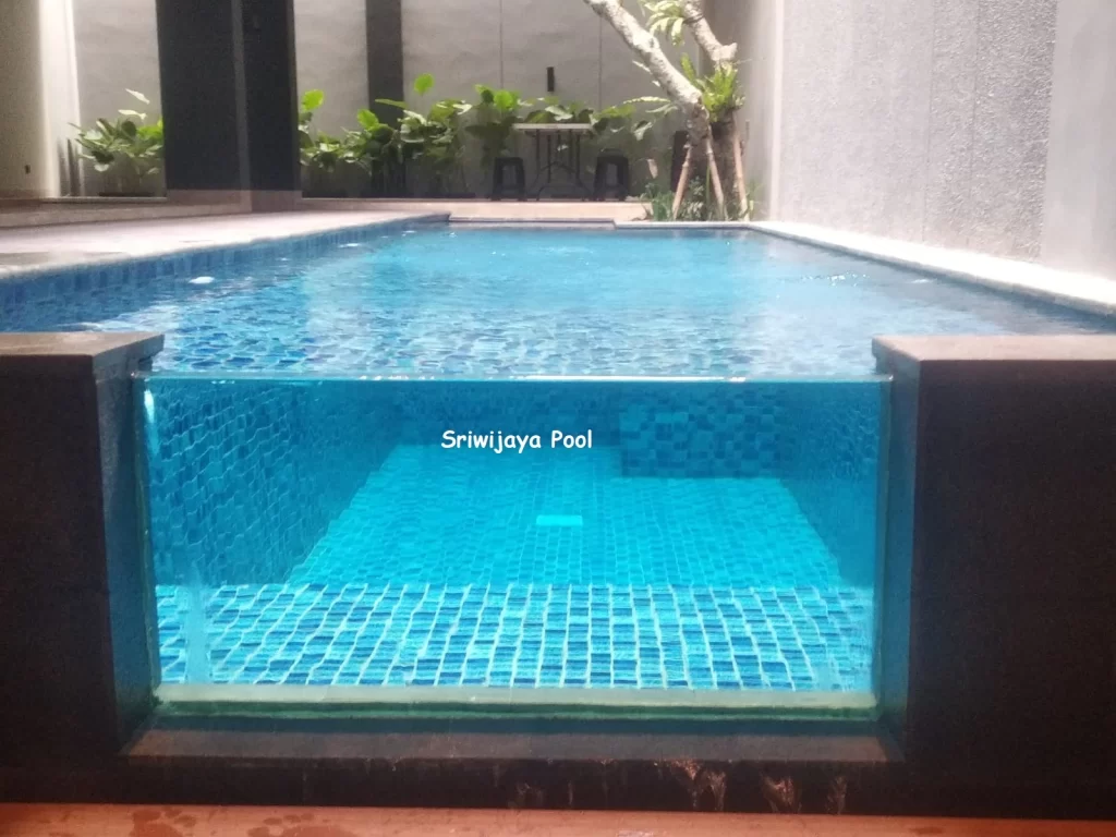 kolam renang berdinding kaca