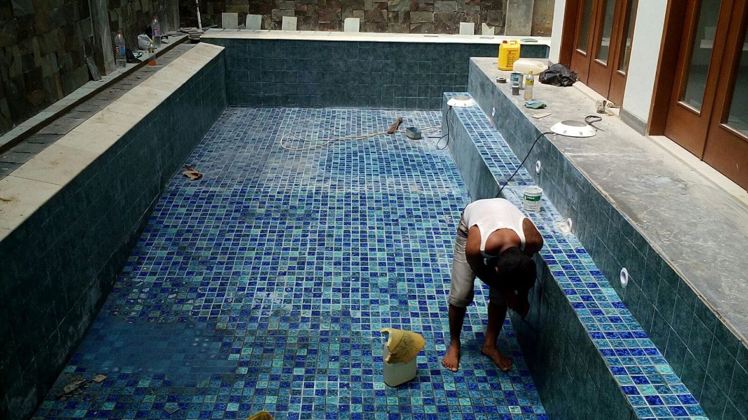 JUAL LAMPU KOLAM RENANG LED HALOGEN DAN PEMBUATAN KOLAM RENANG MURAH DI MEDAN PEKANBARU RIAU BATAM PADANG PALEMBANG SUMATERA INDONESIA