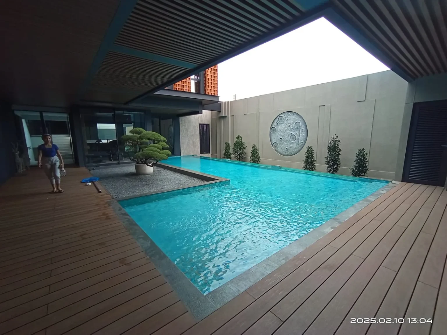 kolam renang huruf L